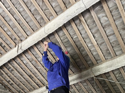 村企合作送安全——關(guān)愛(ài)孤老，電力維修志愿服務(wù)